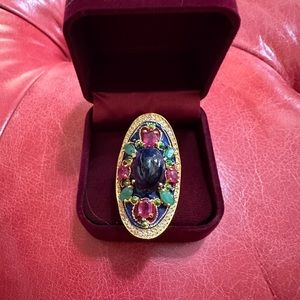 Beautiful ring, size 8